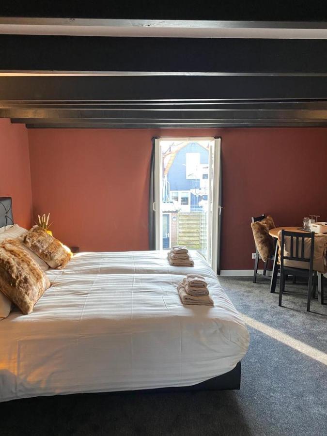B&B With Or Without De Schuur Zierikzee Bagian luar foto