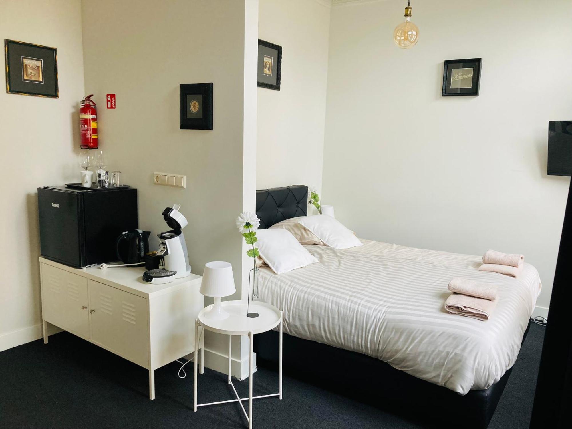 B&B With Or Without De Schuur Zierikzee Bagian luar foto